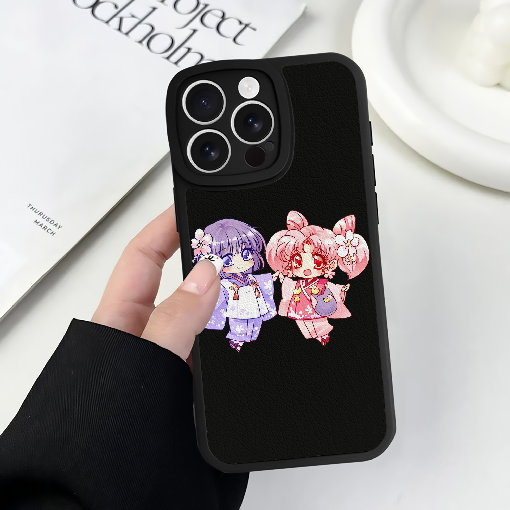 （画像用） 美少女戦士セーラームーン ちびうさ Sailor Moon Chibiusa Tsukino Usagi Small Lady Serenity 【iPhone 16シリーズ対応】シリコンスマホケース（レザー調） 材質：シリコン